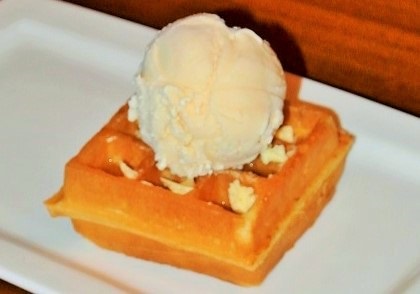 Waffles With Ice Cream - Meja