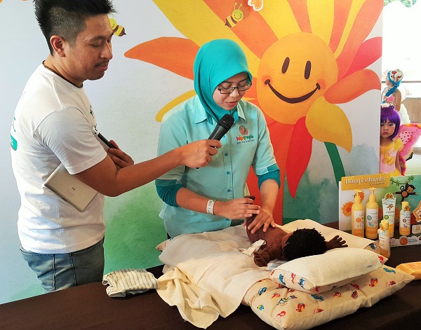 Massage Demo by hippopo Baby Spa - Baby Naturals By Watsons