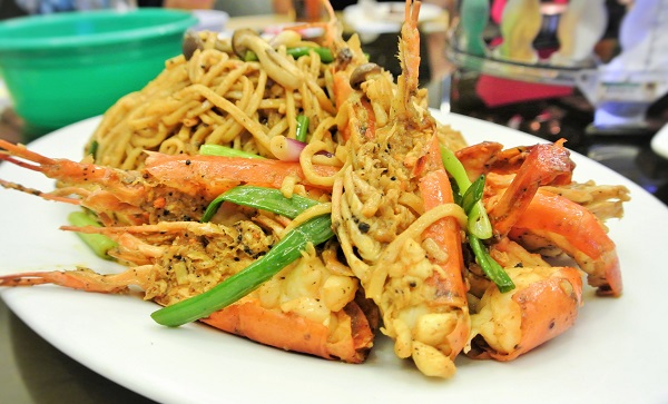 Fried Yee Mee With Water Prawns and Tuffle – RM95 (For water prawns every 100gm is RM15.50)