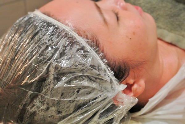The steam activates the product to penetrate onto my scalp